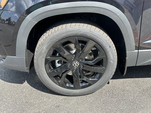 New 2024 Volkswagen Taos SE image 9