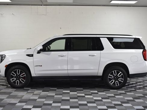 Used 2022 GMC Yukon XL AT4 w/ Technology Package AWD/4WD image 2