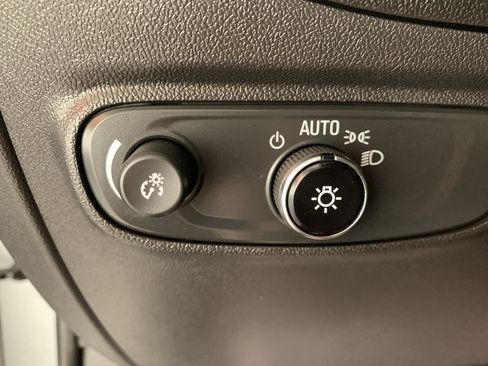 Used 2023 Chevrolet Equinox LS w/ LS Convenience Package FWD image 28