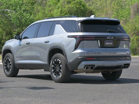 Used 2024 Chevrolet Traverse Z71 w/ Enhanced Driving Package AWD/4WD image 3