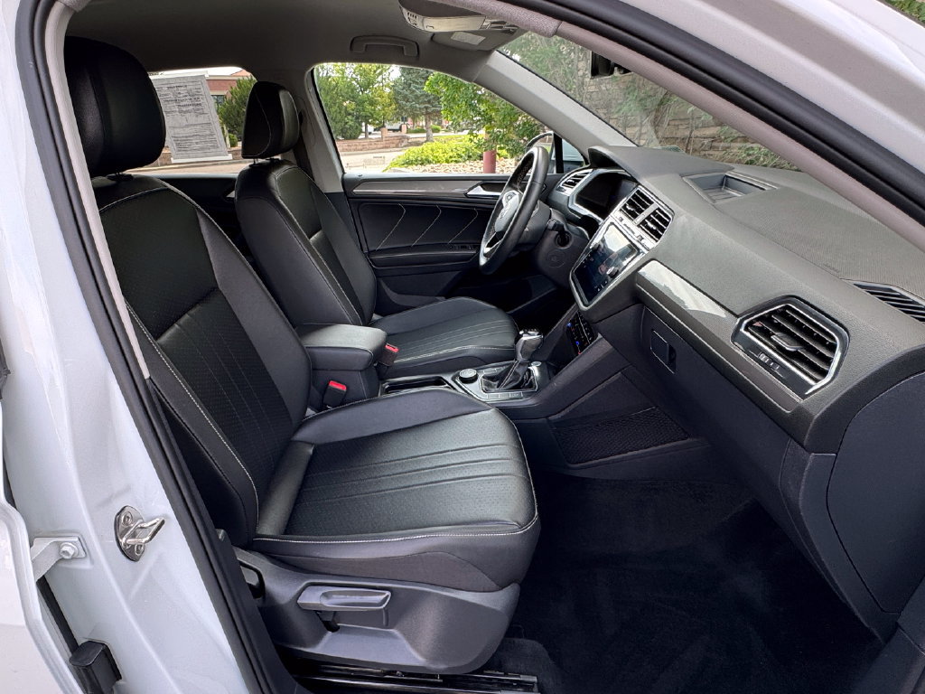 Used 2023 Volkswagen Tiguan SE AWD/4WD image 39
