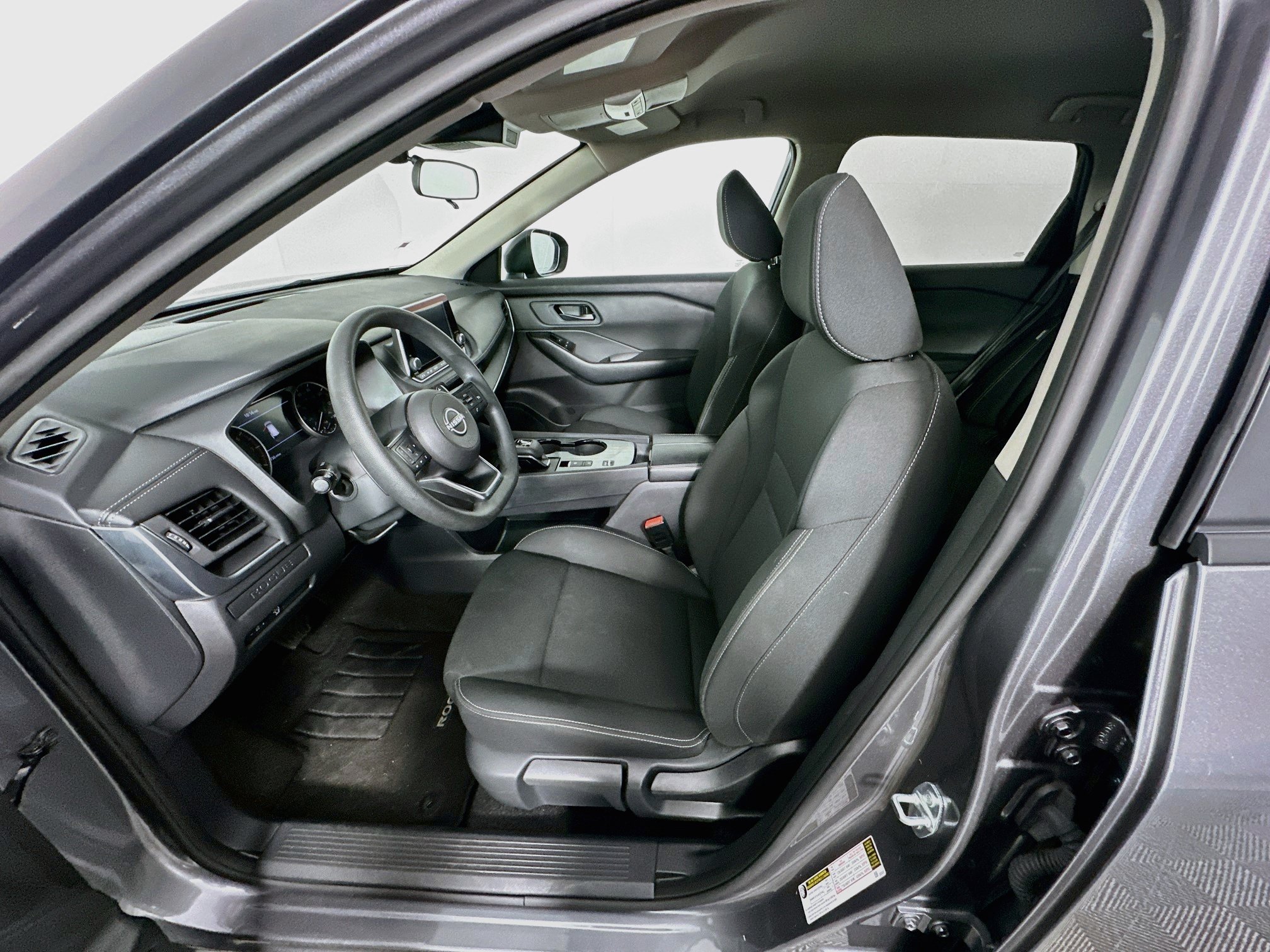 Used 2024 Nissan Rogue S FWD image 13