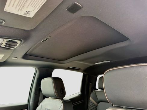 Used 2025 GMC Canyon Denali AWD/4WD image 25