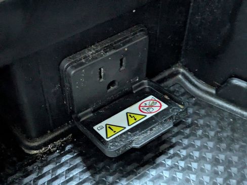 Used 2024 RAM 1500 Laramie image 28