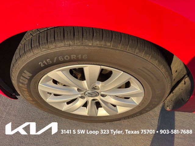 Used 2013 Volkswagen Beetle 2.5 FWD image 4