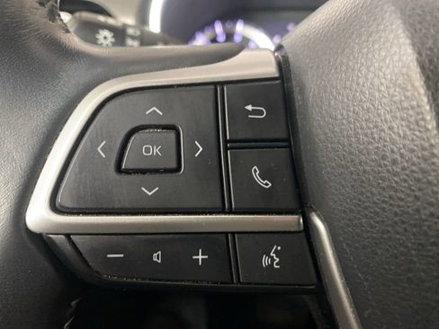 Used 2022 Toyota Highlander XLE image 28