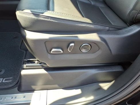 Used 2025 GMC Sierra 1500 Denali AWD/4WD image 5