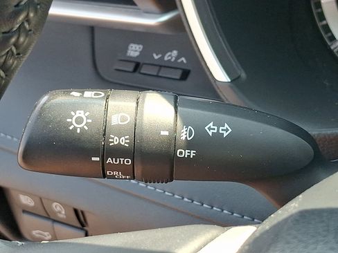 Used 2023 Toyota Highlander XLE AWD/4WD image 27