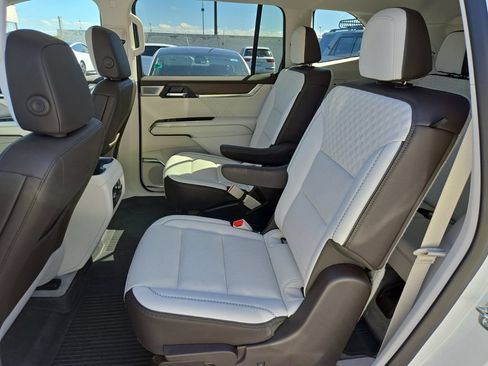 Used 2025 GMC Acadia Denali w/ Super Cruise Package AWD/4WD image 4