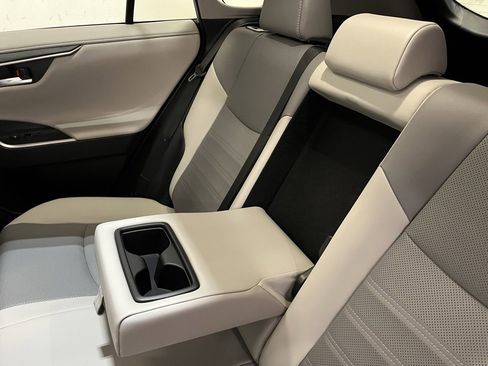 Used 2022 Toyota RAV4 Limited image 15