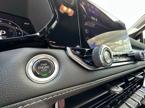 Used 2024 Chevrolet Colorado LT w/ LT Convenience Package II image 33