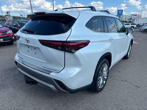 Used 2023 Toyota Highlander Platinum AWD/4WD image 9