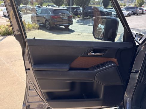 Used 2025 Lexus GX 550 w/ Cold Area Package AWD/4WD image 14