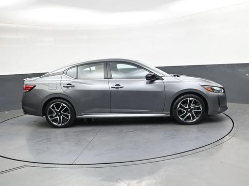 Used 2025 Nissan Sentra SR FWD image 4