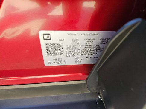 Used 2025 Chevrolet Trax LT w/ LT Convenience Package image 28