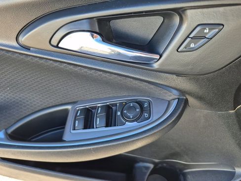 Used 2018 Chevrolet Malibu LT image 8