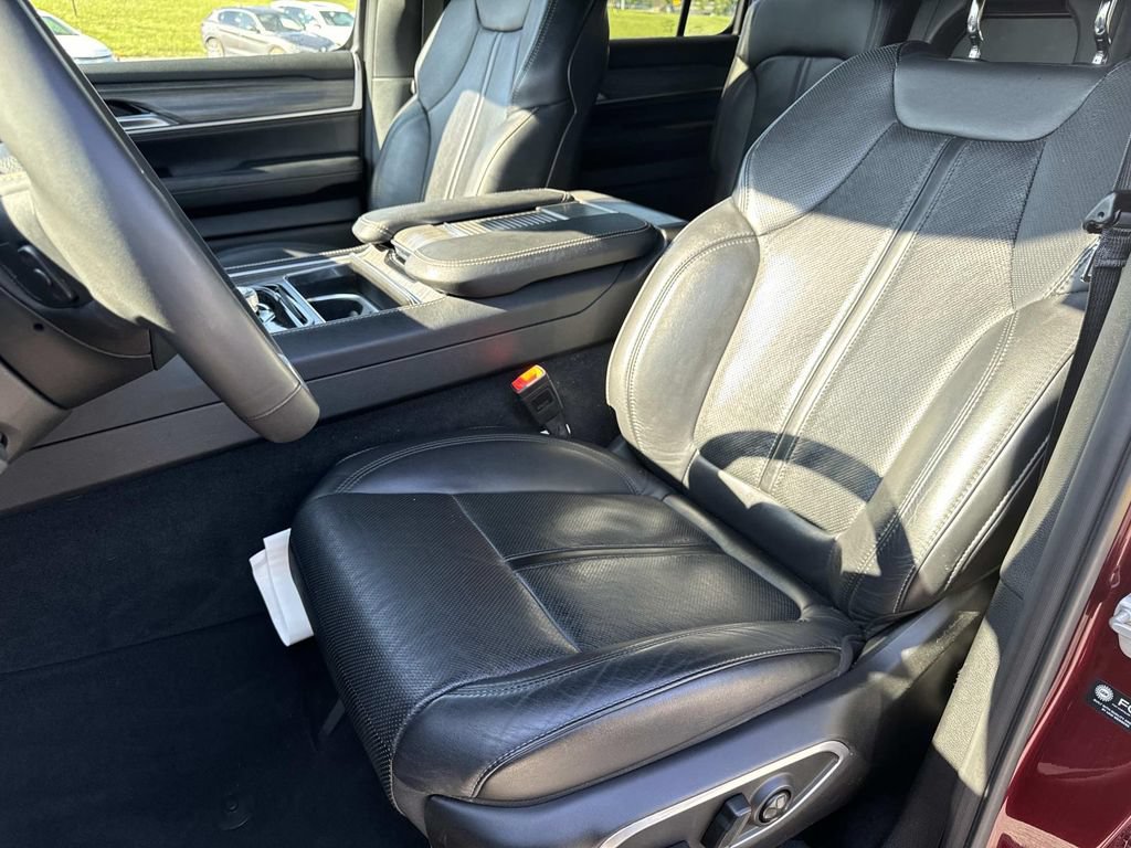 Used 2024 Jeep Wagoneer L Series III w/ Flexible Seating Group AWD/4WD image 35