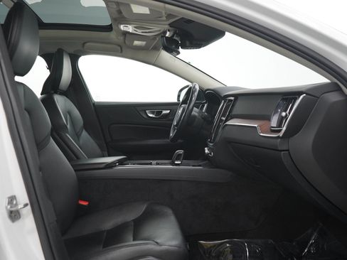 Used 2022 Volvo S60 B5 Momentum w/ Premium Package AWD/4WD image 11