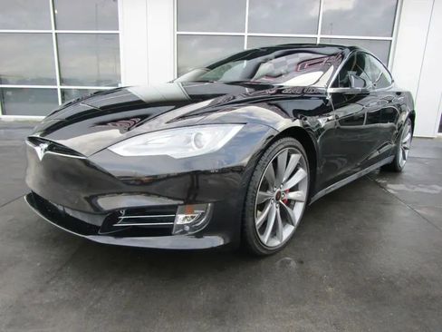 Used 2015 Tesla Model S 85D image 3