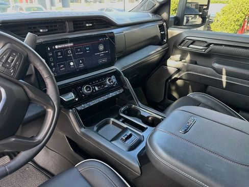 Used 2025 GMC Sierra 2500 AT4X AWD/4WD image 5