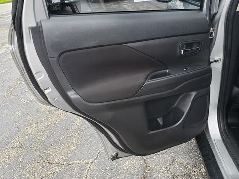Used 2018 Mitsubishi Outlander ES AWD/4WD image 14