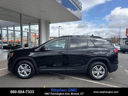 Used 2022 GMC Terrain SLE w/ Driver Convenience Package AWD/4WD image 4