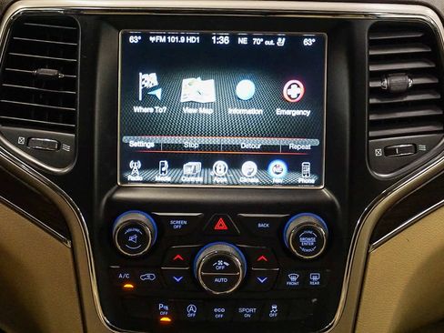 Used 2017 Jeep Grand Cherokee Overland image 15