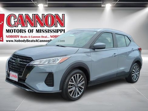 Used 2021 Nissan Kicks SV FWD image 1