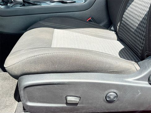 Used 2022 Dodge Challenger SXT image 18