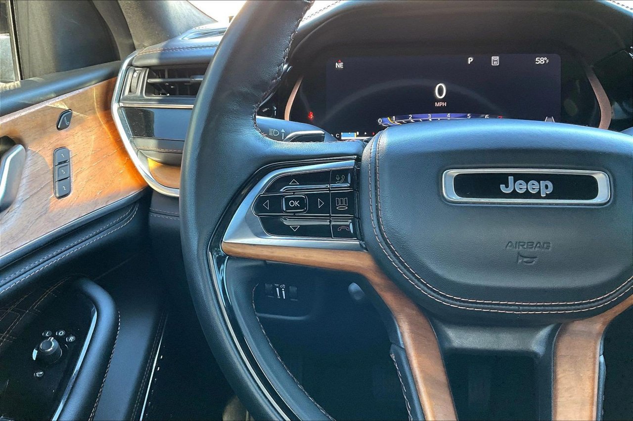 Used 2023 Jeep Grand Cherokee L Summit AWD/4WD image 31