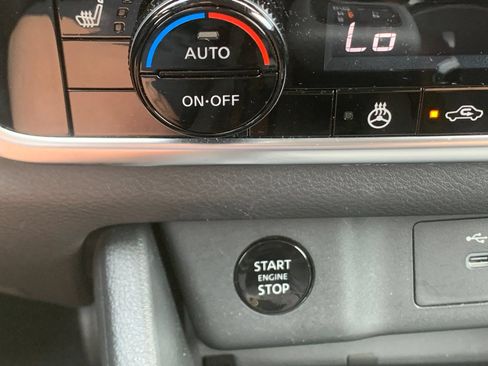 Used 2025 Nissan Rogue SL FWD image 27