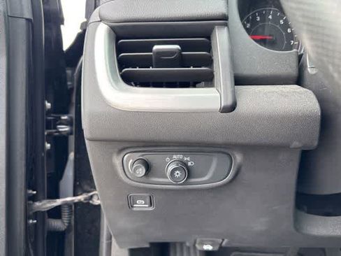 Used 2022 GMC Terrain SLE w/ Driver Convenience Package FWD image 10