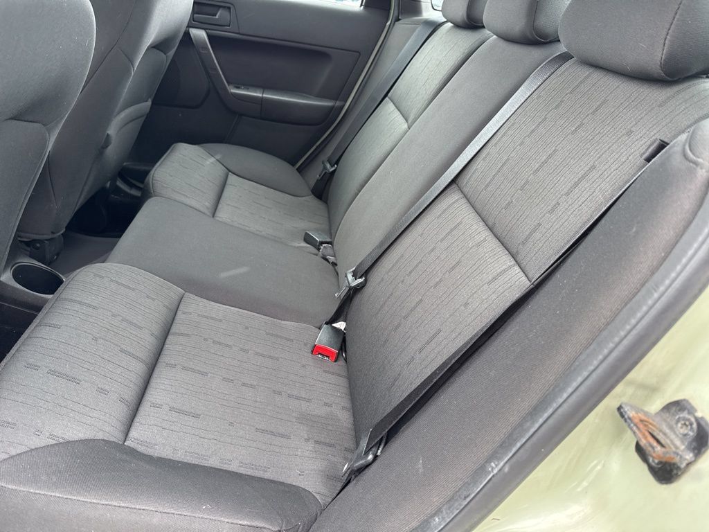 Used 2010 Ford Focus SE FWD image 10