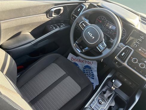 Used 2023 Kia Sorento LX image 14