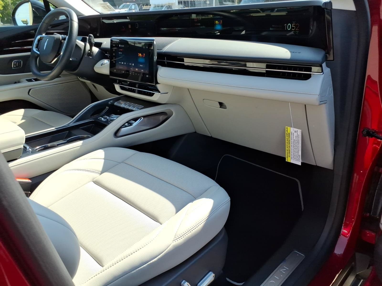 Used 2026 Lincoln Nautilus Premier AWD/4WD image 10