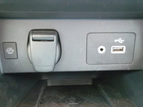 Used 2025 Nissan Versa SV image 15