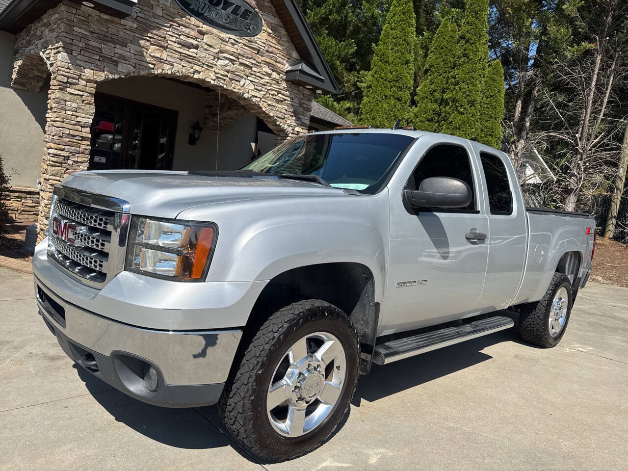 Used 2012 GMC Sierra 2500 SLE w/ SLE Preferred Package AWD/4WD image 5