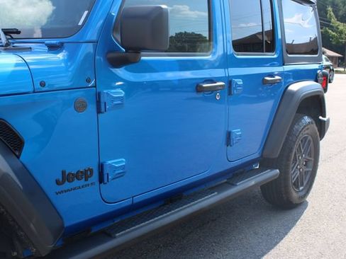 Used 2025 Jeep Wrangler Unlimited Sport AWD/4WD image 41