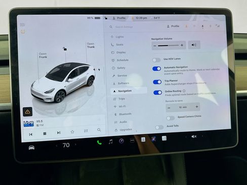 Used 2025 Tesla Model Y Long Range AWD/4WD image 47
