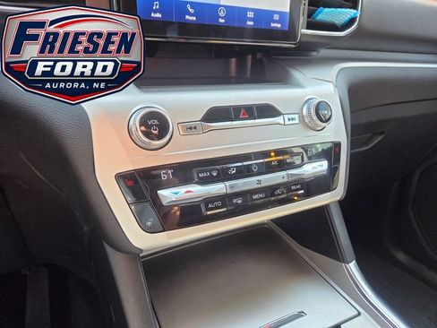 Used 2021 Ford Explorer XLT w/ Equipment Group 202A AWD/4WD image 22