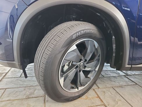 Used 2025 Nissan Rogue SV image 30