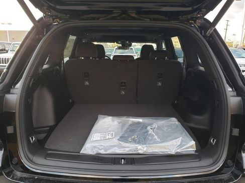 New 2025 Jeep Grand Cherokee 4WD image 4