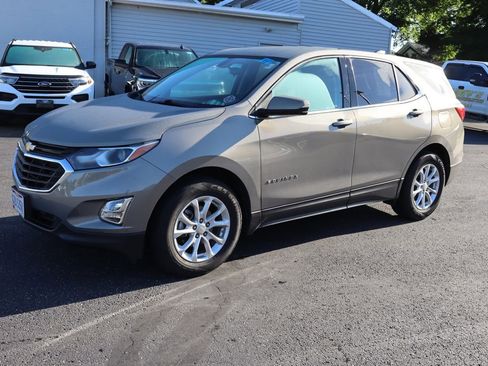 Used 2019 Chevrolet Equinox LT FWD image 2