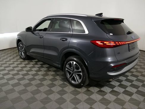 Certified 2025 Audi Q5 Premium w/ Convenience Package AWD/4WD image 4