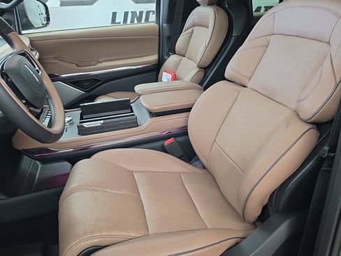 Used 2025 Lincoln Navigator L Black Label AWD/4WD image 6