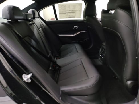 Used 2025 BMW 330i Sedan w/ M Sport Package image 24