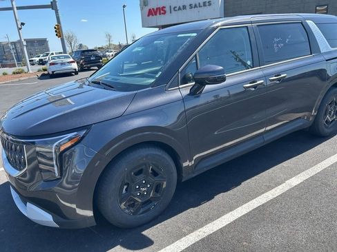 Used 2025 Kia Carnival FWD image 1