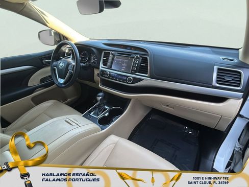 Used 2019 Toyota Highlander XLE image 38
