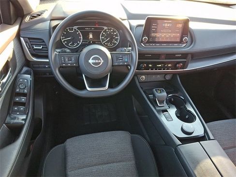 Used 2023 Nissan Rogue SV image 11