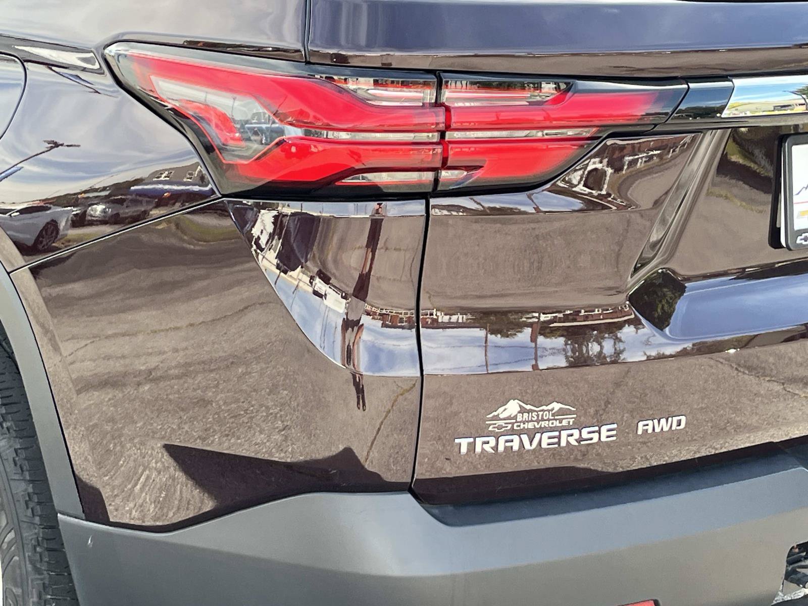 Used 2023 Chevrolet Traverse LT AWD/4WD image 6
